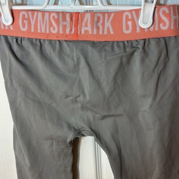 Size medium gymshark, gray seamless leggings with peach band - Picture 6 of 6